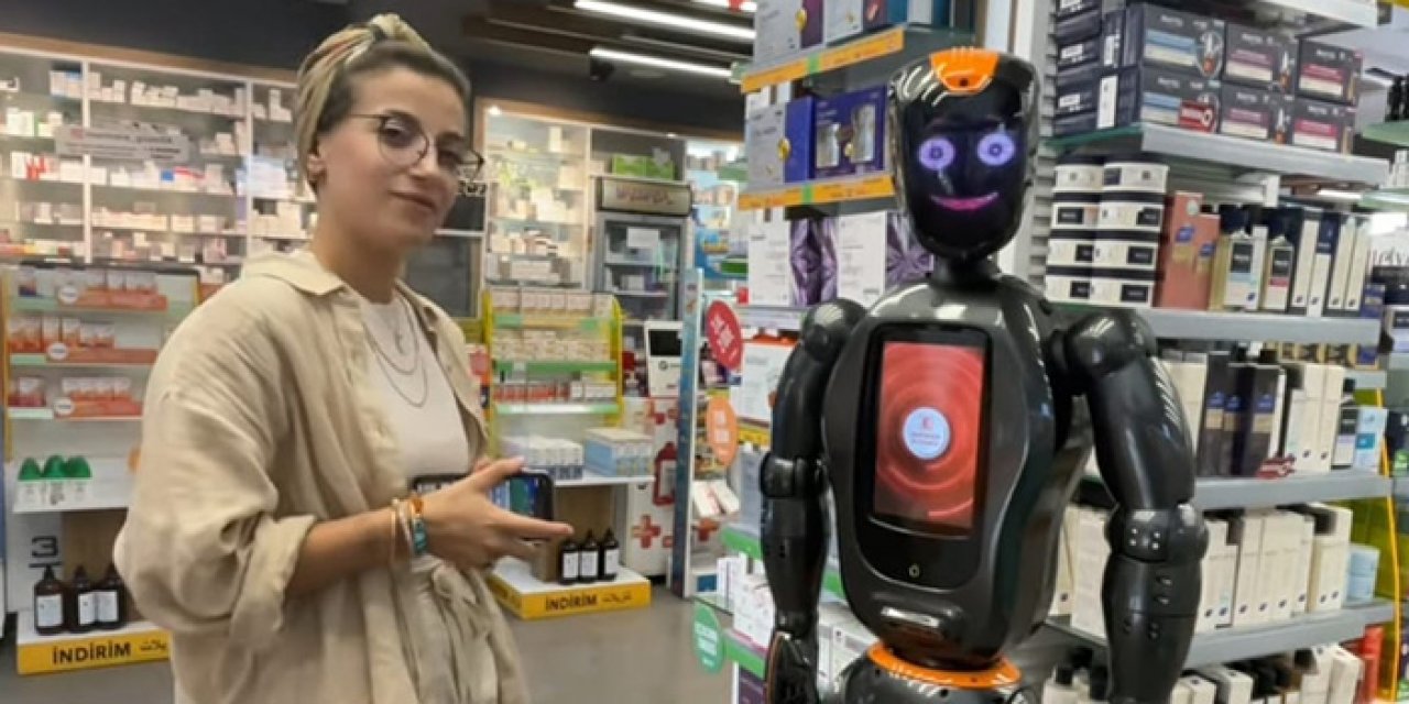 Yapay zeka robotu eczanede işbaşı yaptı