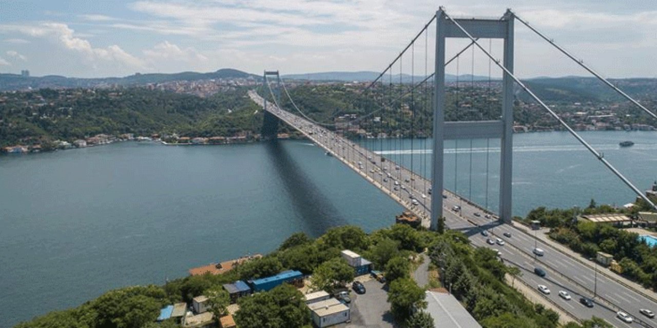 İstanbul Boğazı'nda gemi trafiği askıya alındı