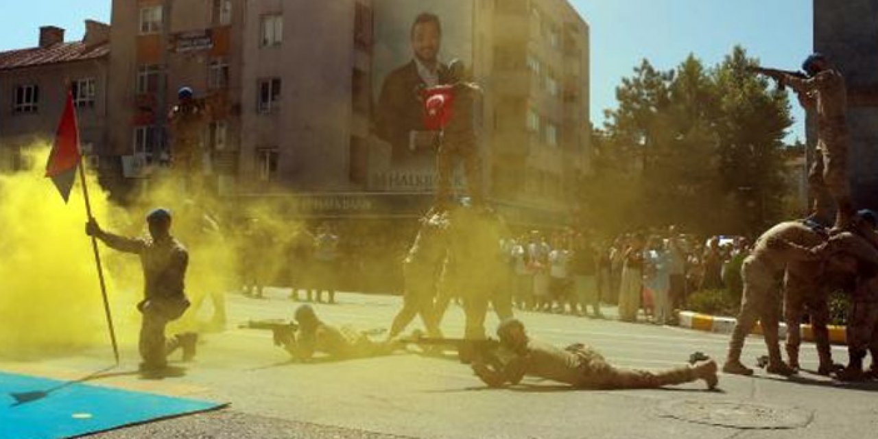 30 Ağustos etkinliklerinde silah gösterisi