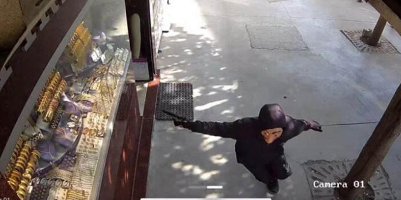 Kendilerini dizide sandılar: Salvador Dali maskeli soygun girişimi