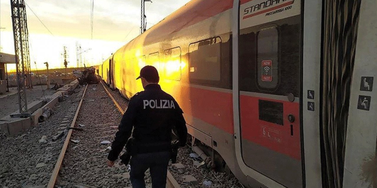 Tren demiryolu işçilerine çarptı: 5 kişi hayatını kaybetti