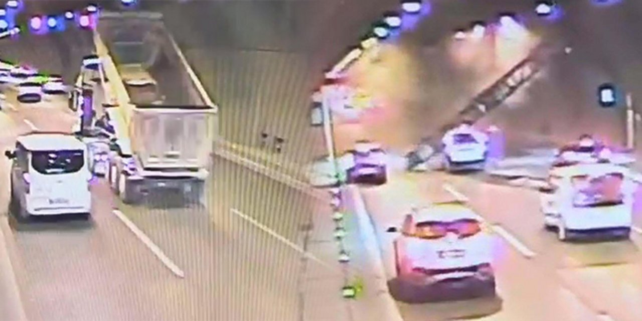 Damperi açılan kamyon DMİ levhasına çarptı