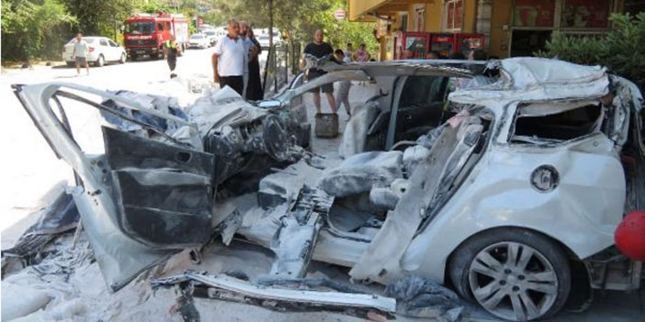 Alçı yüklü kamyon 3 araca çarptı: 7 yaralı