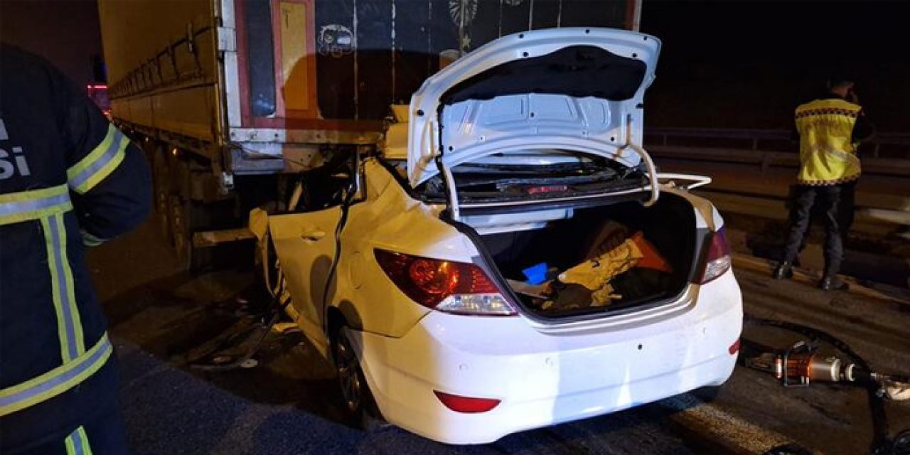 TIR'ın altına giren otomobilin sürücüsü öldü