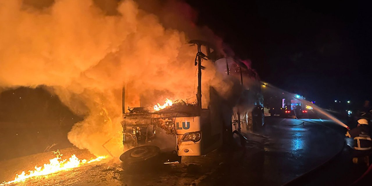 Seyir halindeki yolcu otobüsü yandı