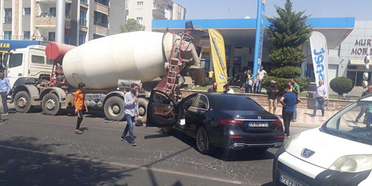 Park halindeki beton mikserine çarptı!
