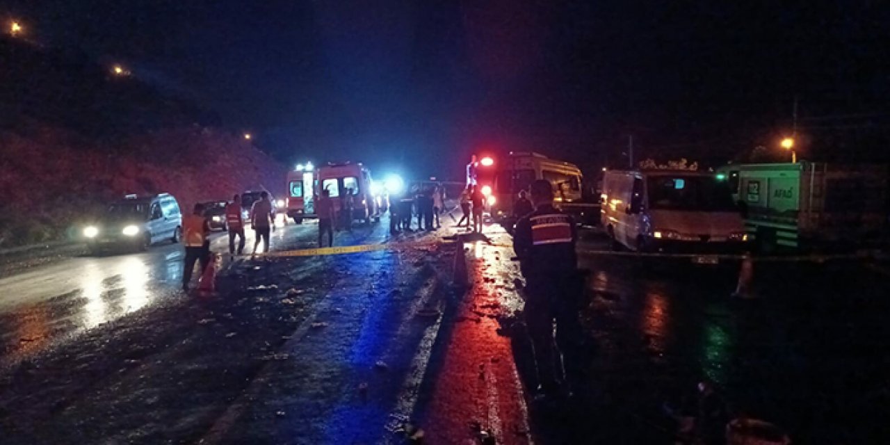 Denizli'de korkunç kaza: 3 ölü, çok sayıda yaralı