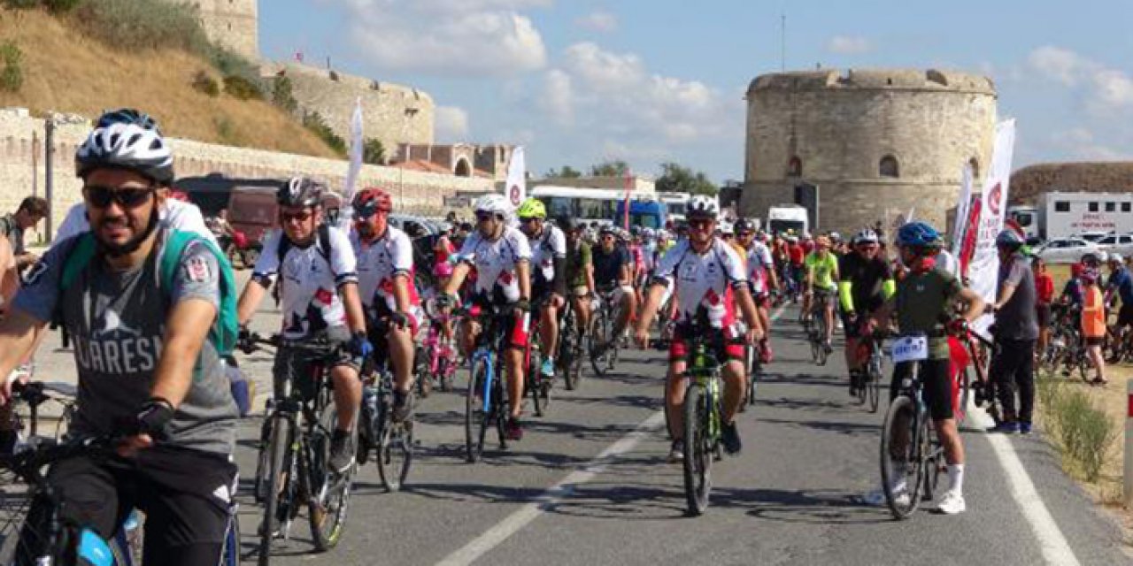 Bisikletçilerden Şehitlere Saygı Yürüyüşü