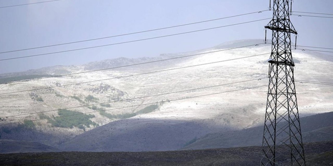 Ardahan'ı dolu ve sağanak vurdu
