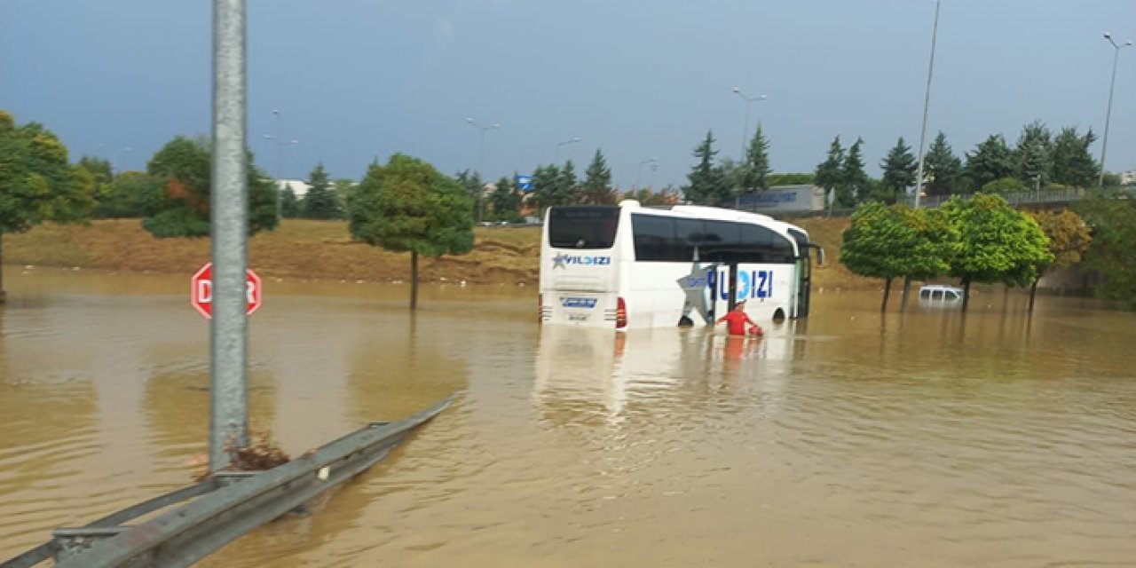 Selde mahsur kalan 17 kişi kurtarıldı