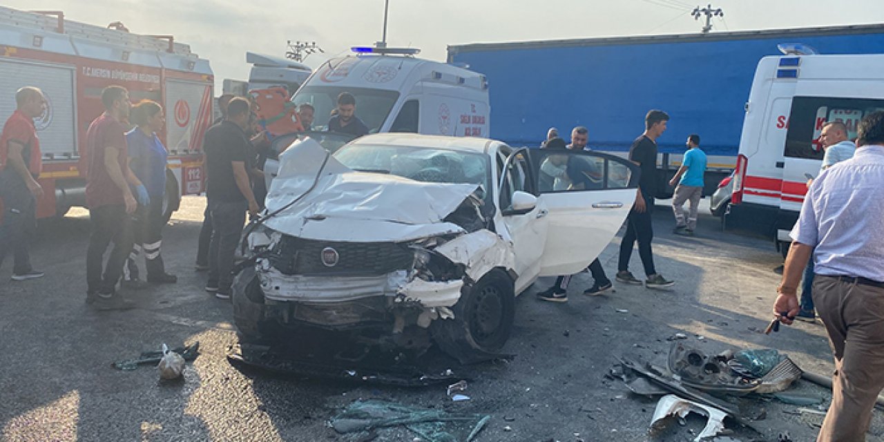 İşçi servisi ile otomobil çarpıştı: 14 yaralı