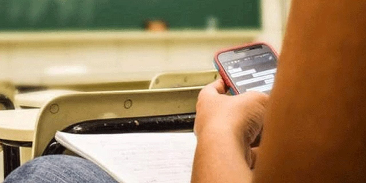 Öğrencilerin sınıflarda cep telefonu kullanması yasaklandı