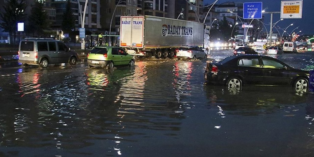 Aydın'da sağanak: Yollarda su birikintileri oluştu