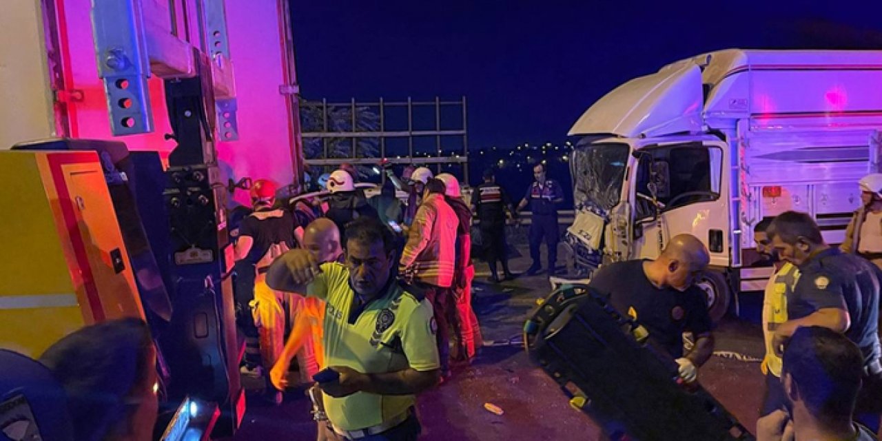 TEM Otoyolu'nda zincirleme kaza: 4 ölü 4 yaralı