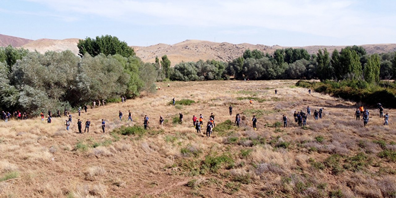 Selde kaybolan bebeğin arama çalışmaları sürüyor