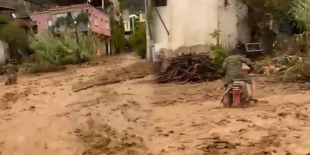 Aydın'da sağanak; sokaklar göle döndü