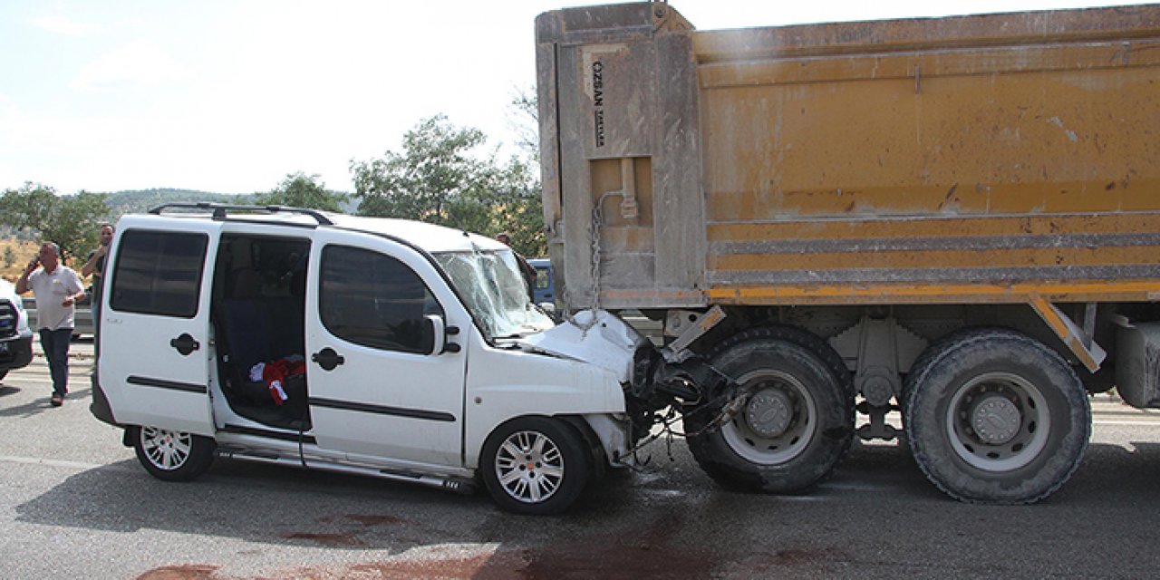 Kamyona arkadan çarptı: 7 yaralı