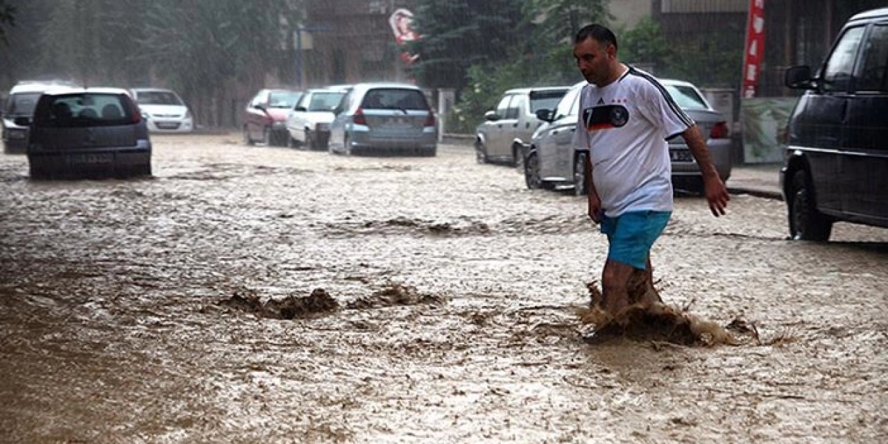 Meteoroloji'den 5 ile uyarı: Sel, su baskını, yıldırım... Sağanak yağışa dikkat!