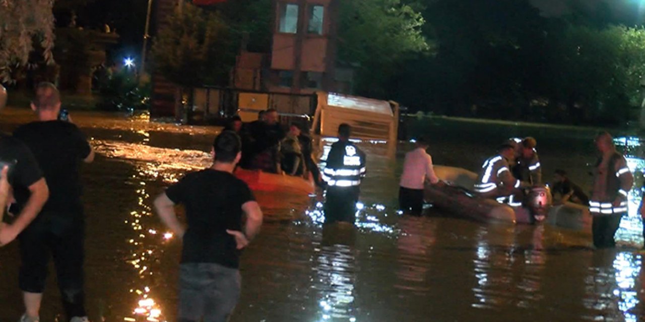 Mahsur kalan 68 kişi botlarla kurtarıldı