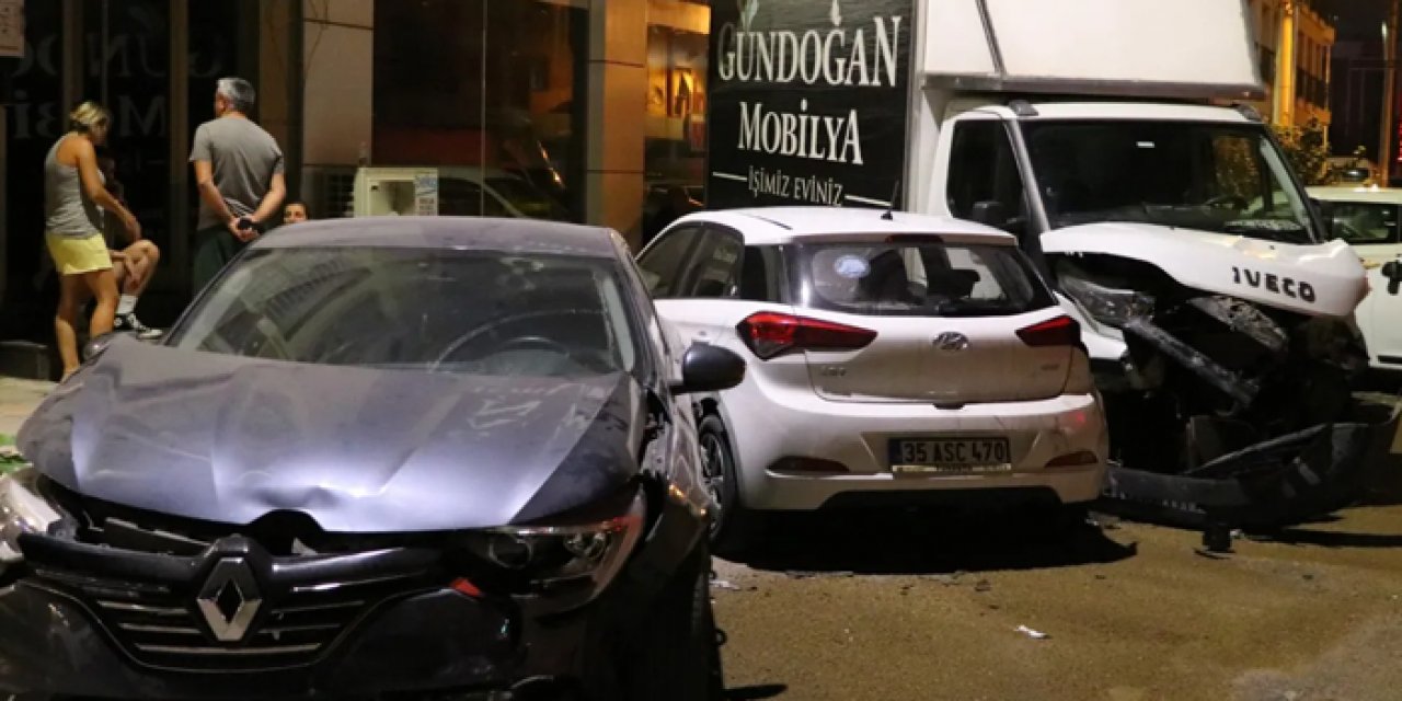 İzmir'de hızını alamayan araç 4 araca çarptı