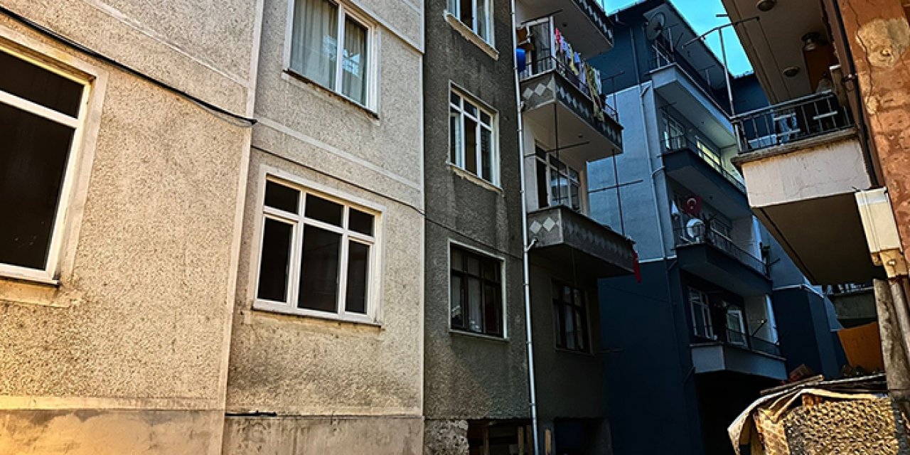 Depremzede çocuk balkondan düşerek hayatını kaybetti