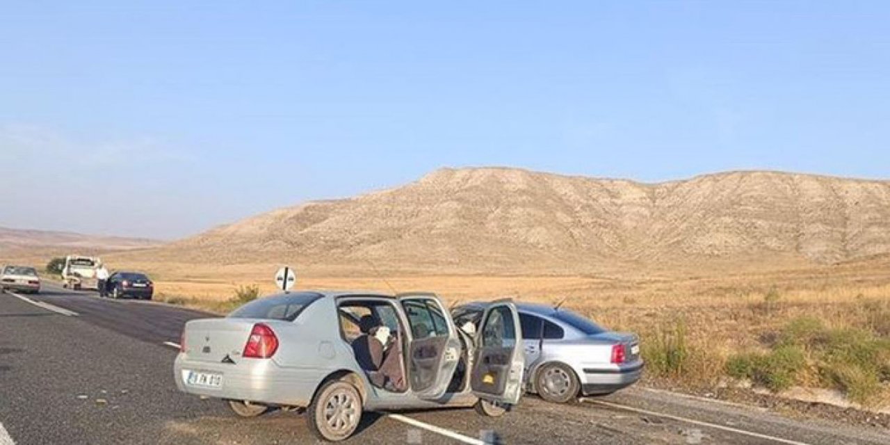 Kafa kafaya çarpıştılar: 1 ölü 7 yaralı