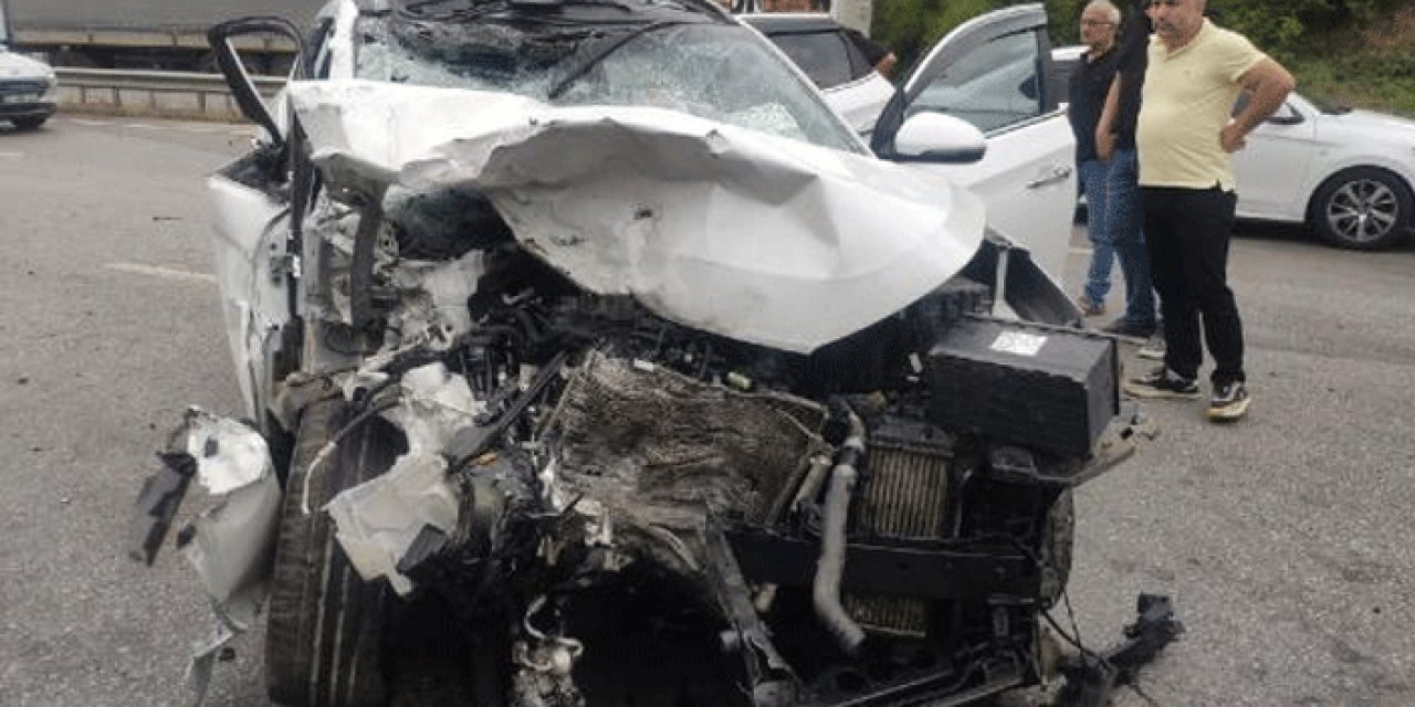 Yakıt tankerine çarptı: 1 ölü, 1 yaralı