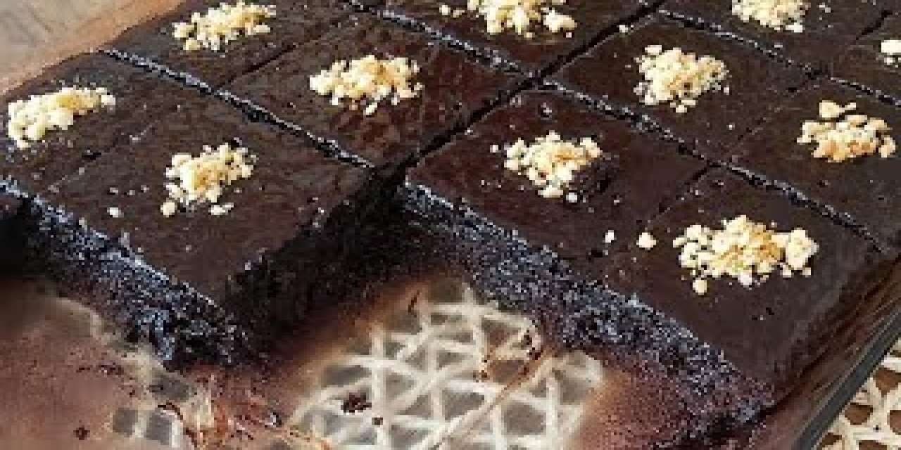 Bu tarifi denemeyen ıslak kek yedim demesin! Browni tadında bir tarif...