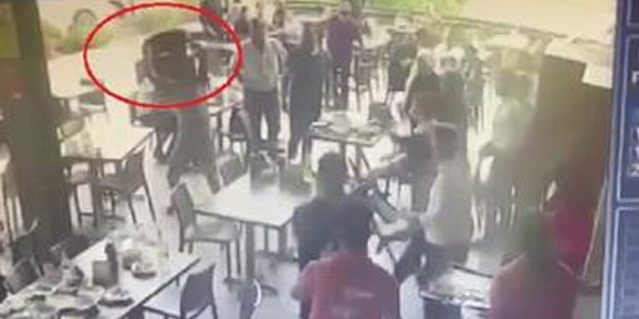 'Yemeği geç getirdin' tartışmasında 3 kişi garsona saldırdı