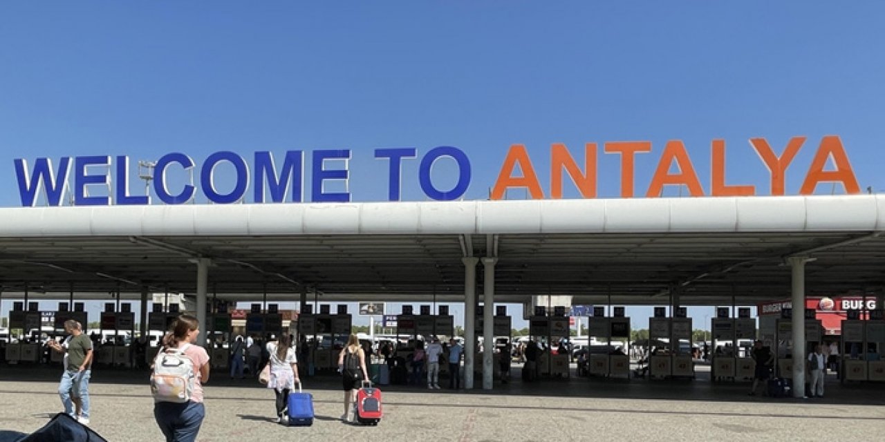 Antalya Havalimanı’ndan rekor: “11 milyon yolcu”