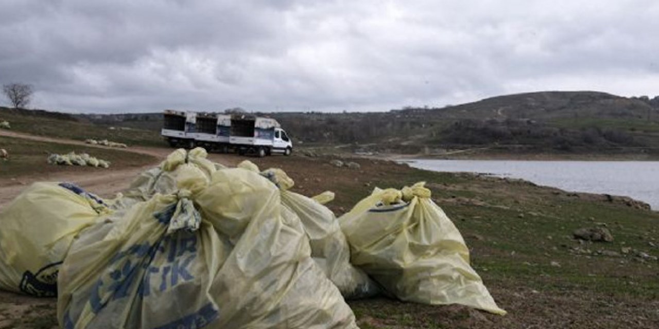 İstanbul barajında suların çekilmesinin ardından ortaya utanç verici bir görüntü  çıktı