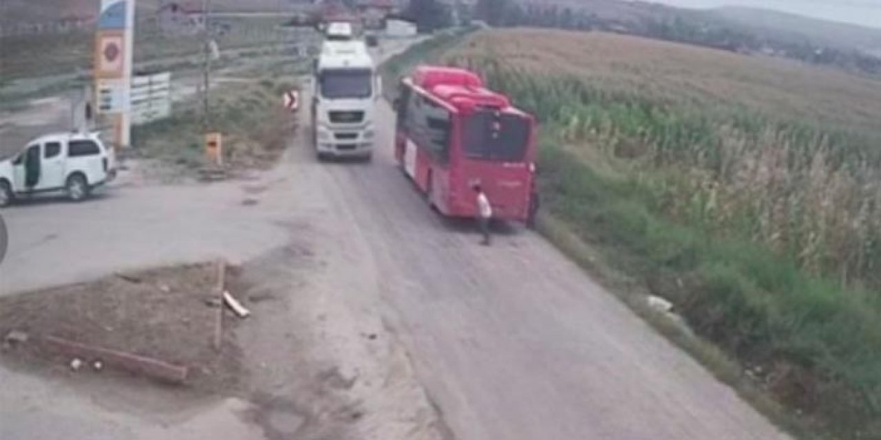 Ankara'da otobüsten inen çocuğa tır çarptı: O anlar kamerada