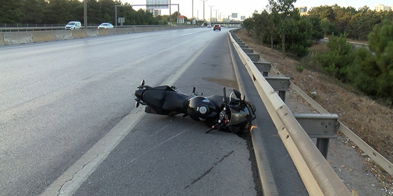 Bariyerlere çarpan motosikletli ağır yaralandı