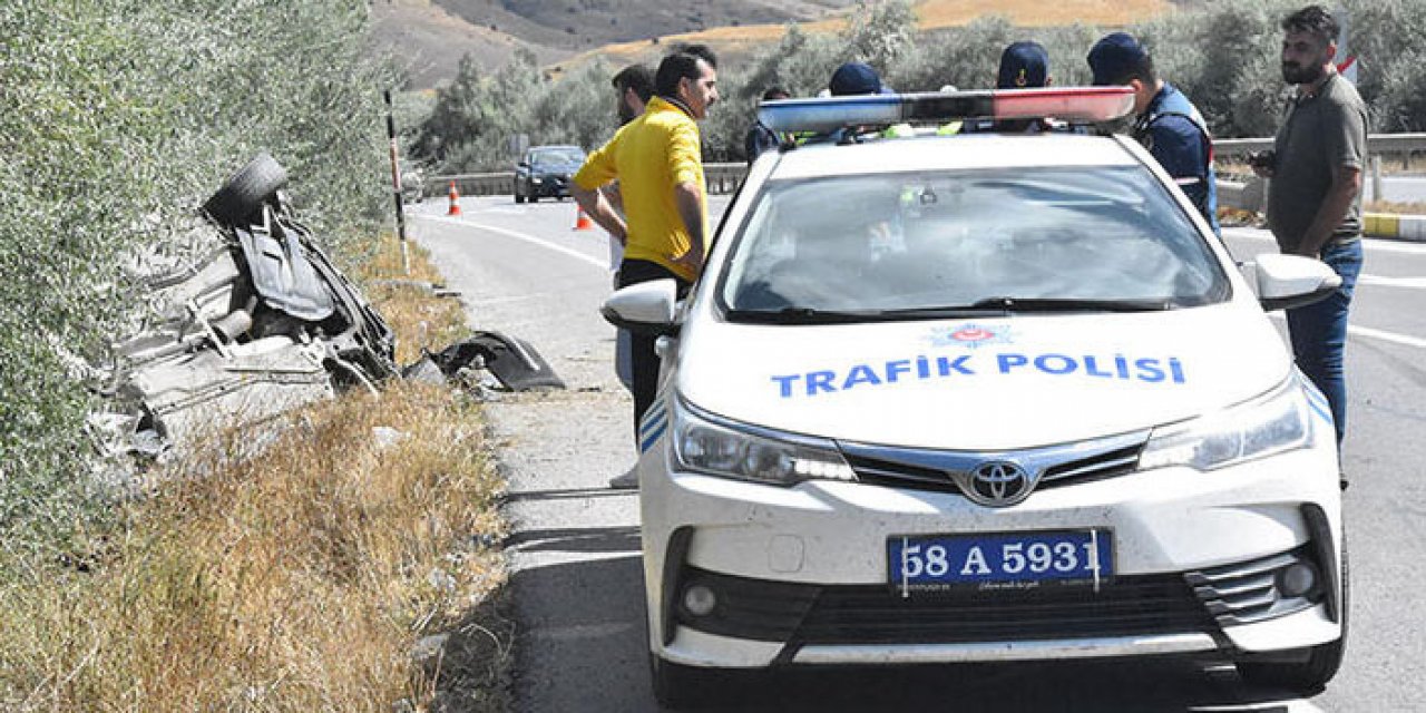 İki otomobil çarpıştı: Aynı aileden 5 kişi yaralandı