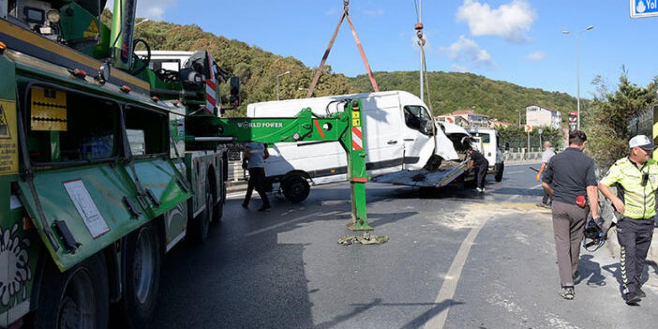 Devrilen araç tüneli 2 saat kapattı