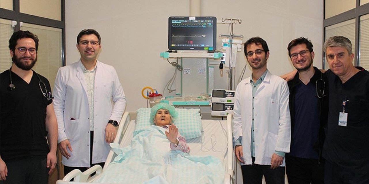 103 yaşındaki hasta kalp pili ile hayata tutundu