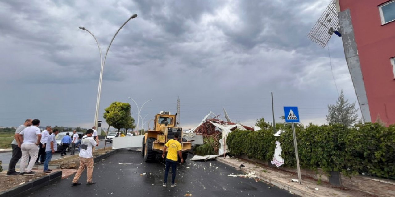 Mersin’de fırtına: Okulun çatısı uçtu