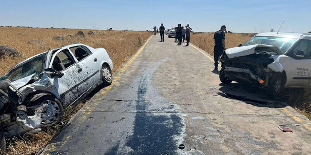 Otomobille kamyonet çarpıştı: 9 yaralı