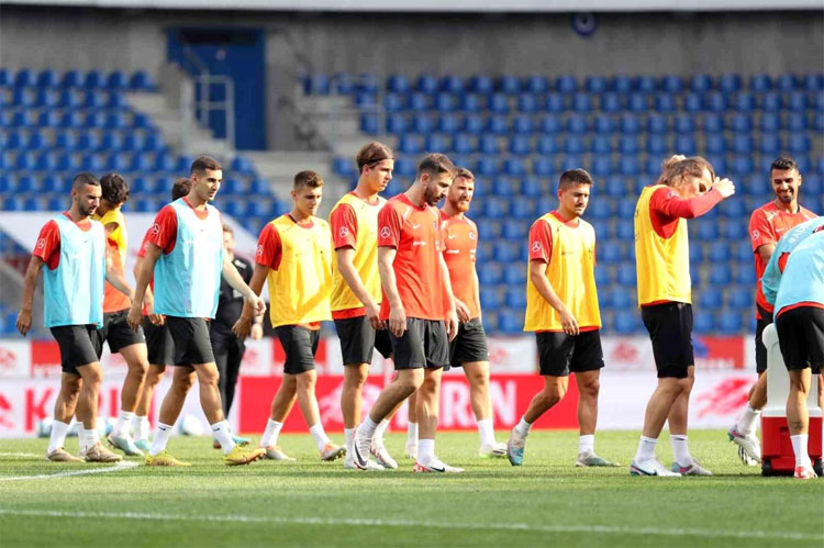 A Milli futbol takımımız Japonya ile oynanacak özel maçın hazırlıklarını tamamladı.