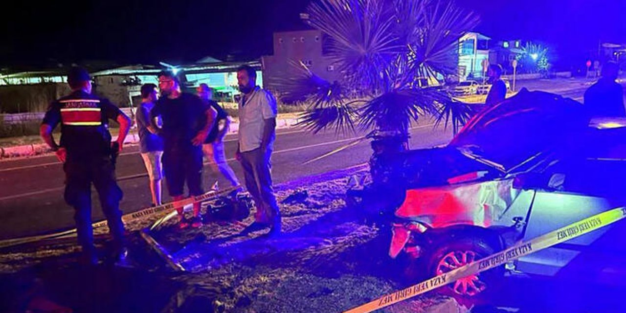 Elektrik direğine çarptı: 1 ölü 3 yaralı