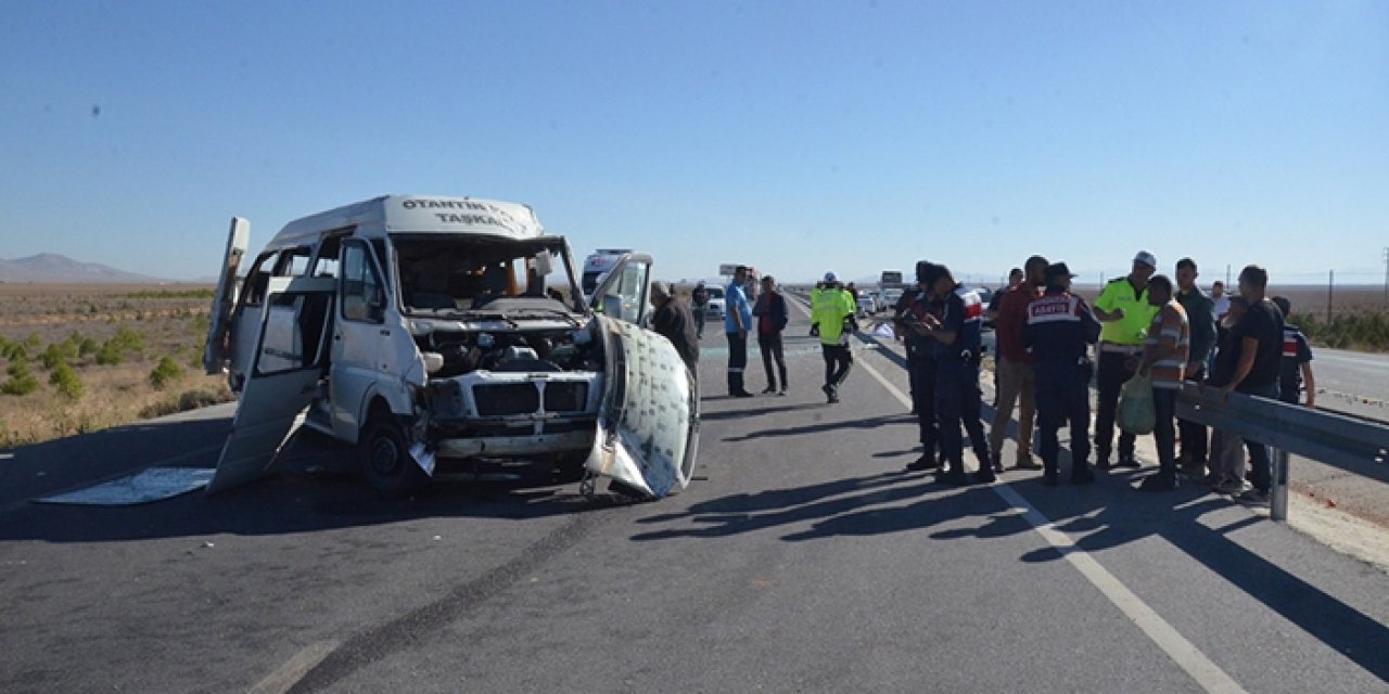 Karaman'da feci kaza: 2 ölü, 9 yaralı