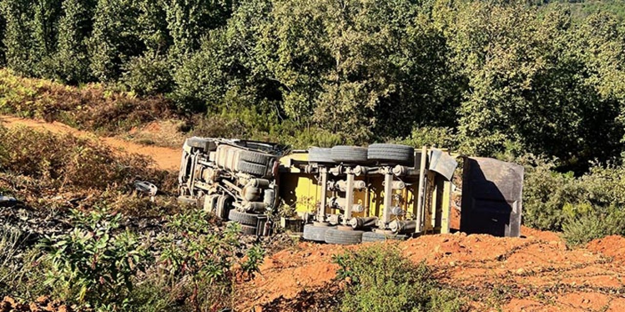 Hafriyat kamyonu şarampole uçtu!