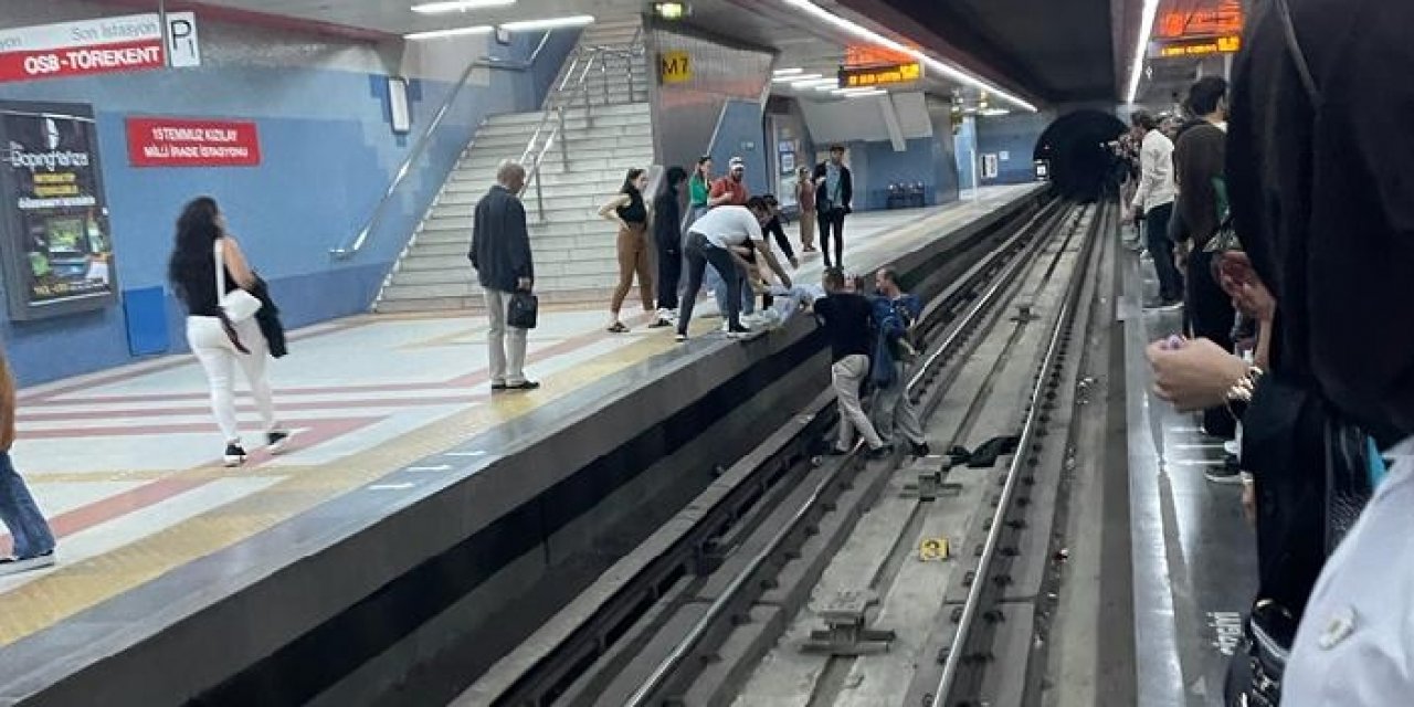 Kızılay metrosunda panik: Raylara düşen yolcuyu vatandaşlar kurtardı