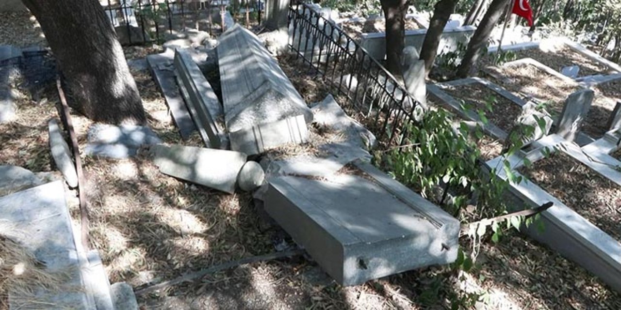İstanbul'da tarihi mezarlığı talan ettiler!