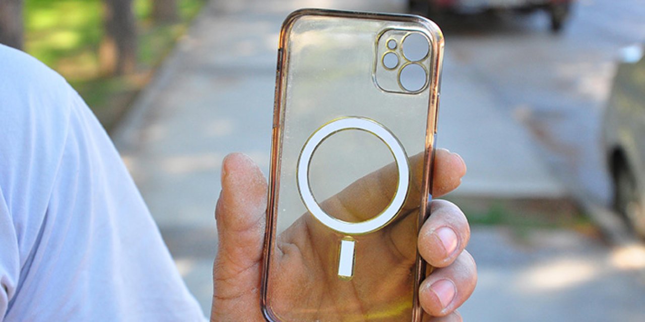 Kızına cep telefonu sipariş etti; kılıfını gönderdiler