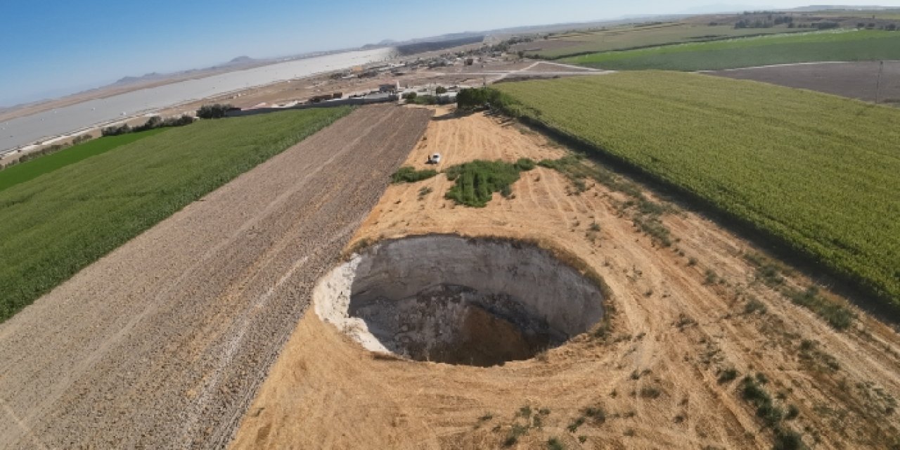 Obruk tehlikesi büyüyor: 40 metre derinliğinde, 50 metre çapında