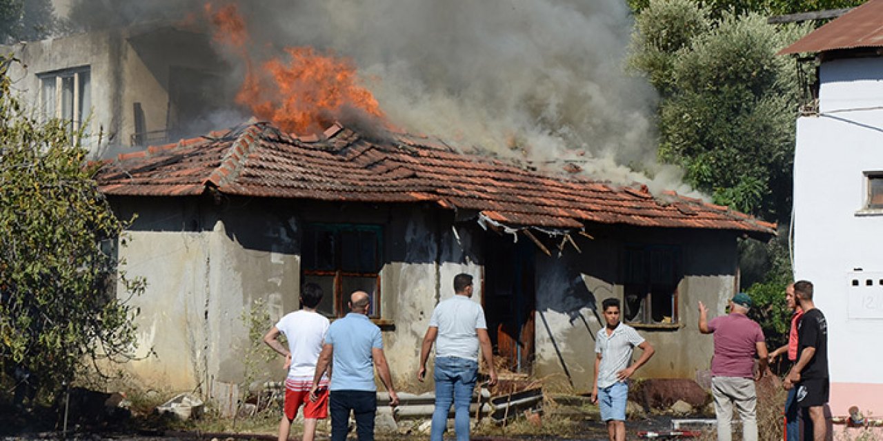 Otlarda çıkan yangın evlere sıçradı