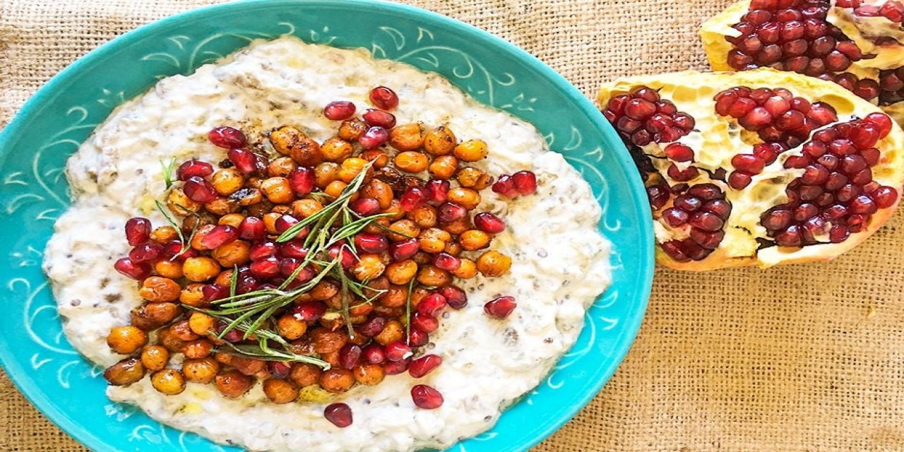 Görünümü ve Tadı Bambaşka Bir Lezzet! Pratik Çıtır Nohutlu Köz Patlıcan Salatası...