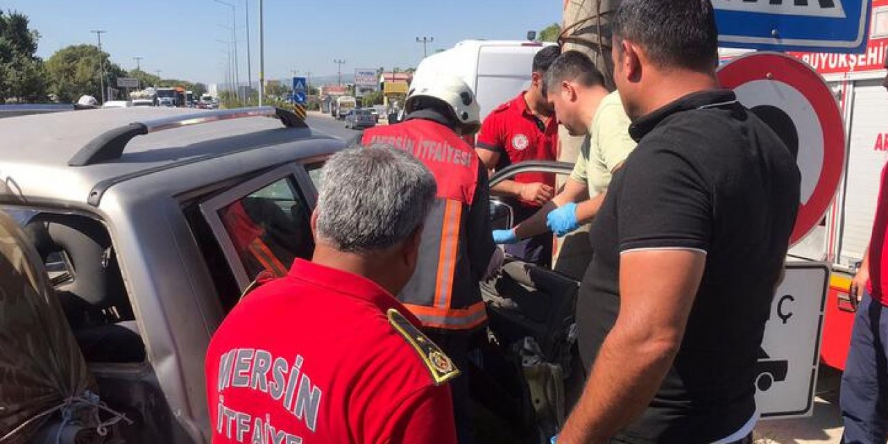 Çöp kamyonu ve kamyonet çarpıştı: 4 ölü 4 yaralı