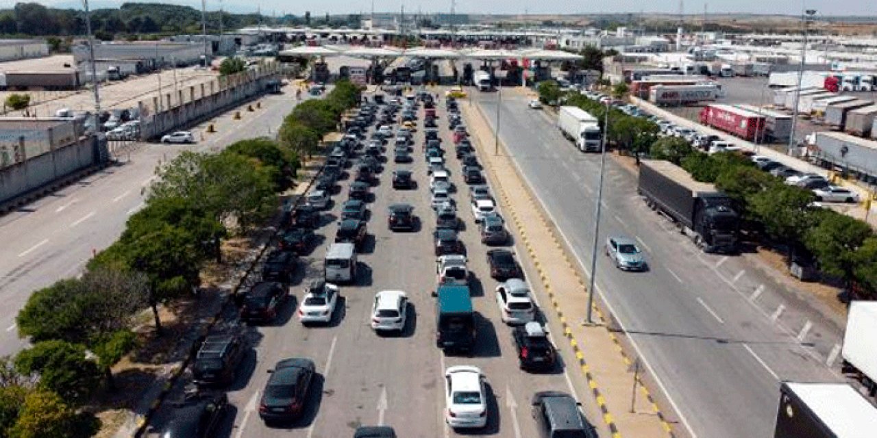 Sınır kapılarında yolcu giriş çıkış rekoru kırıldı